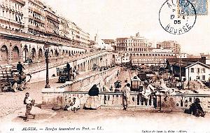ALGER - RAMPES DESCENDANT AU PORT 